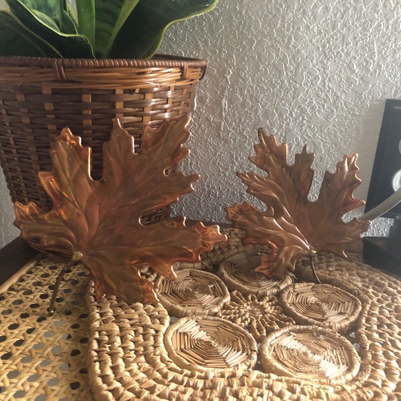 Pair of Detailed Brass Maple Wall Leaves - Picture 7 of 13